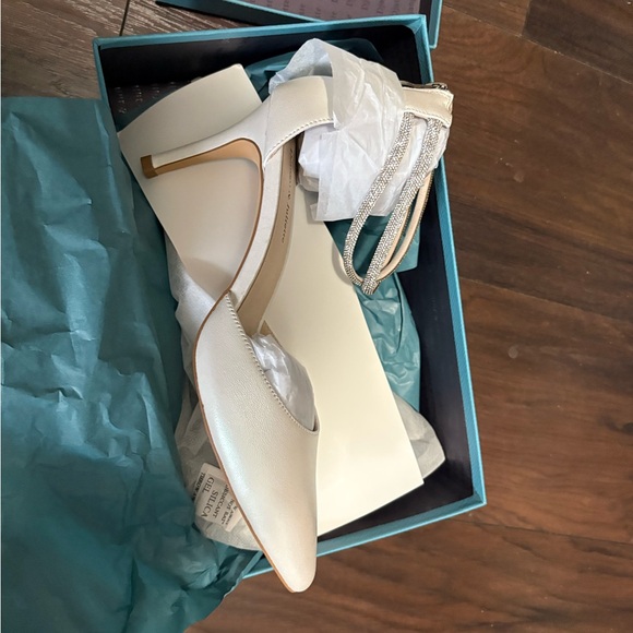 NWT, Django and Juliette size 9 White pearl, sparkly Ankle Strap Heels, leather - Picture 4 of 5